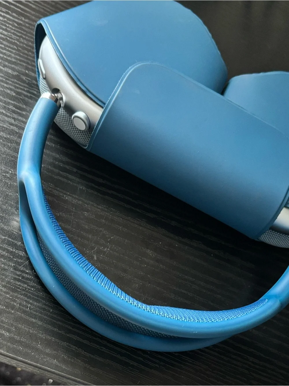 Apple Airpods Max Lightning Sky Blue with Charging Case Good Condition Used